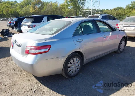 2010 Toyota Camry Le z USA, uszkodzony, nr VIN 4T1BF3EK9AU054969